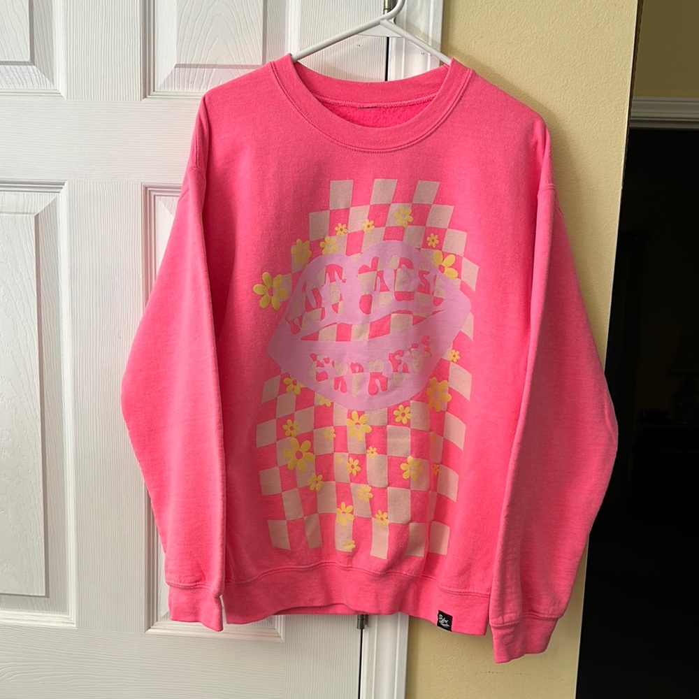 Pink long-sleeved sweatshirt with oversized graphic ON BOARD  HOT MESS EXPRESS